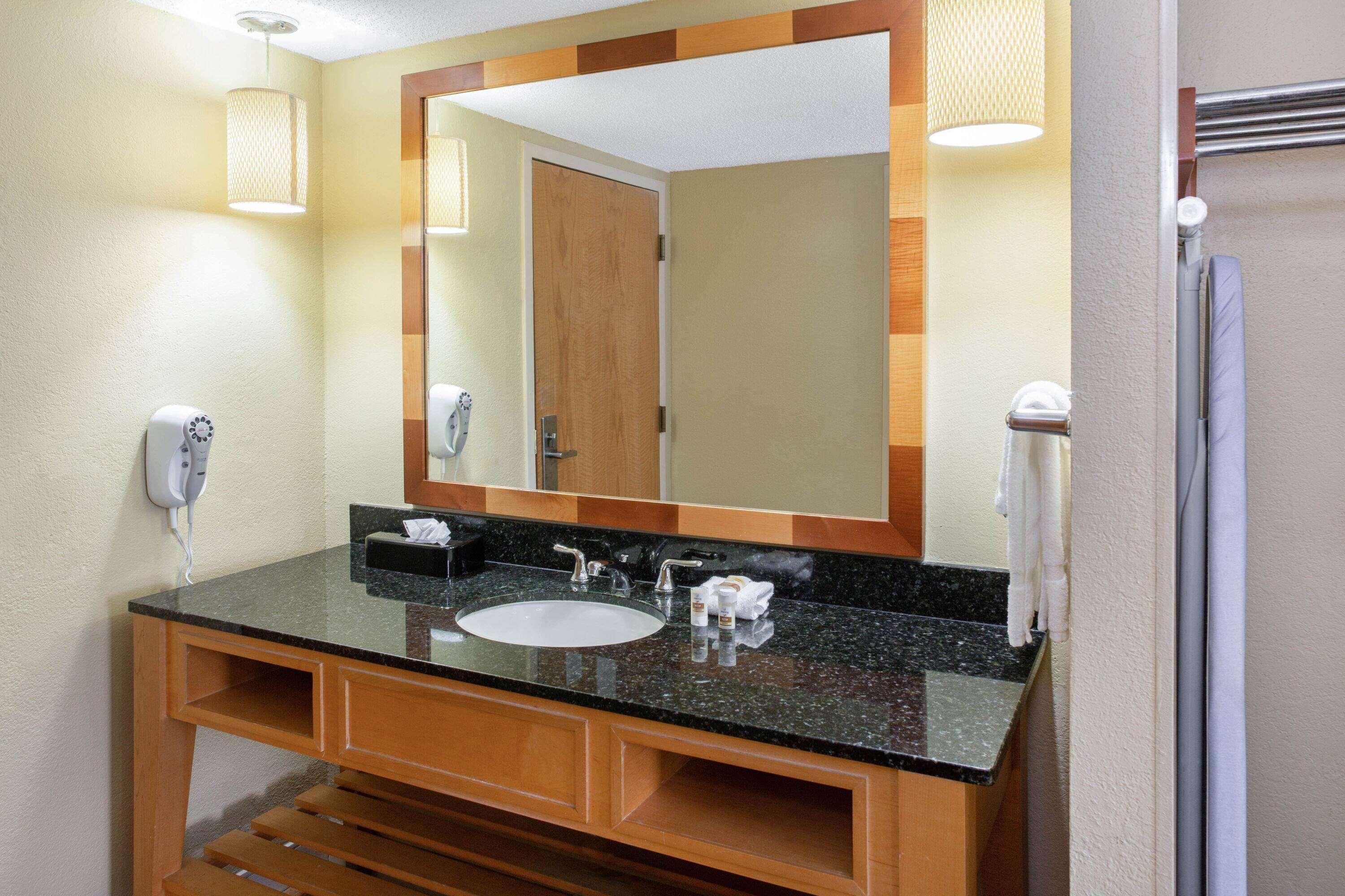 Hotel La Quinta By Wyndham Sarasota Downtown Extérieur photo