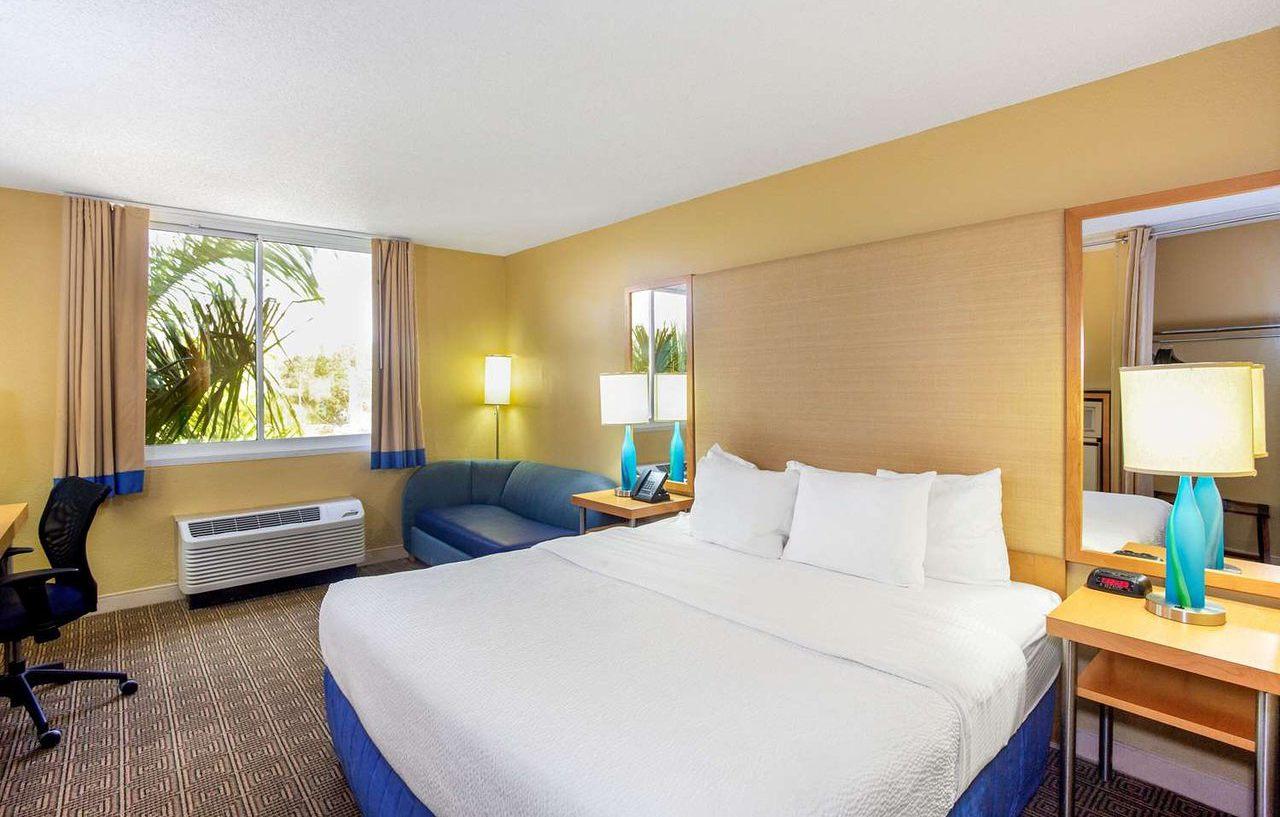 Hotel La Quinta By Wyndham Sarasota Downtown Extérieur photo